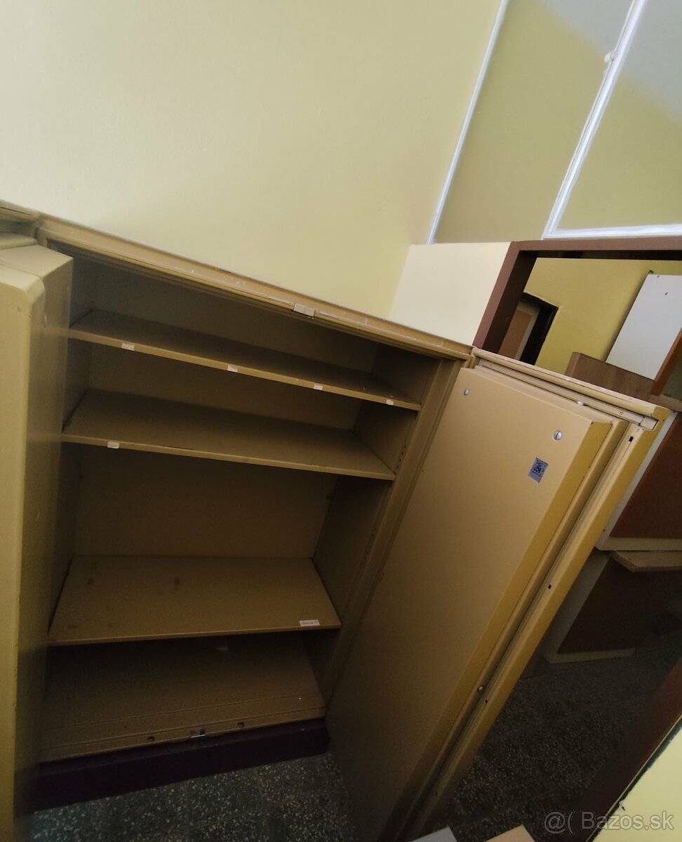 KOVOVÝ SKRIŇOVÝ TREZOR - 3