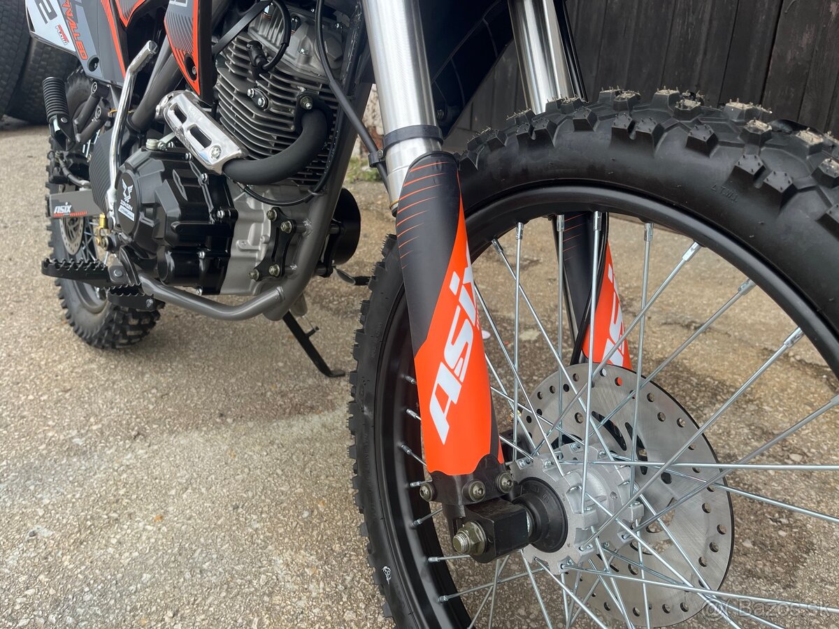 Cesne Enduro Asix defender 250cm3 + zaruka