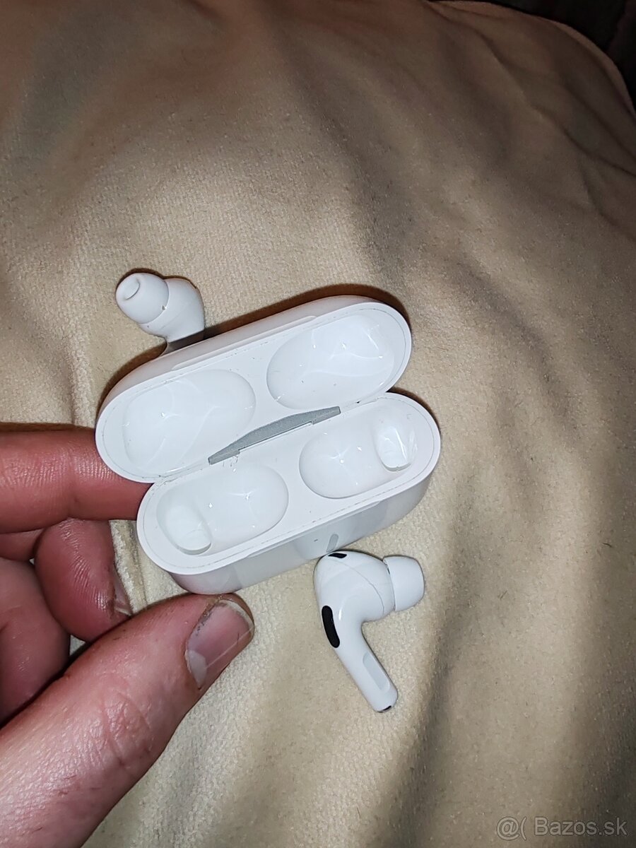 Apple AirPods 2 Pro - 3