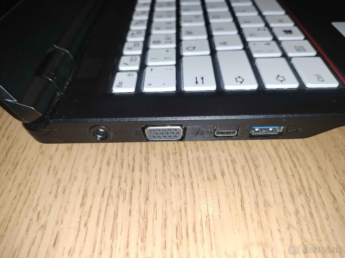 Fujitsu Lifebook E5411 - 3