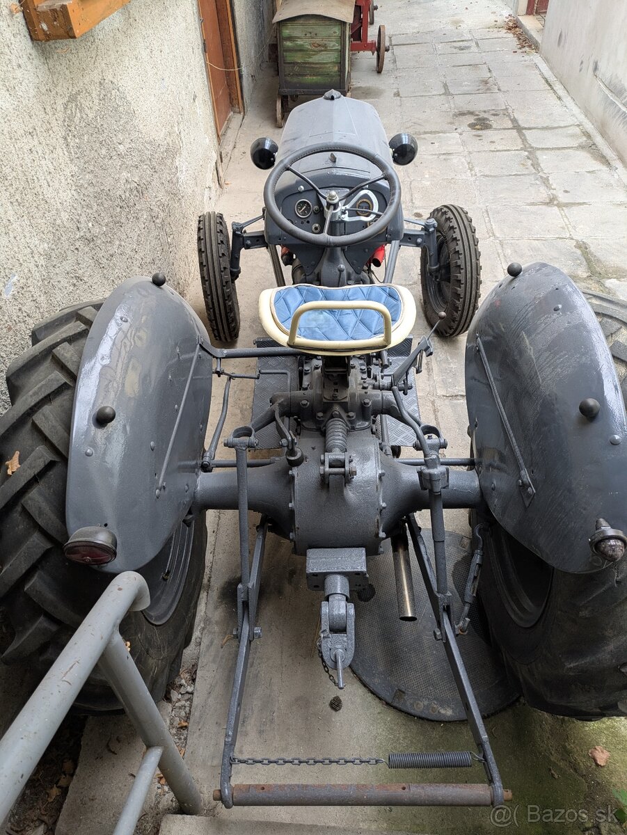 Ford Ferguson 8n - 3