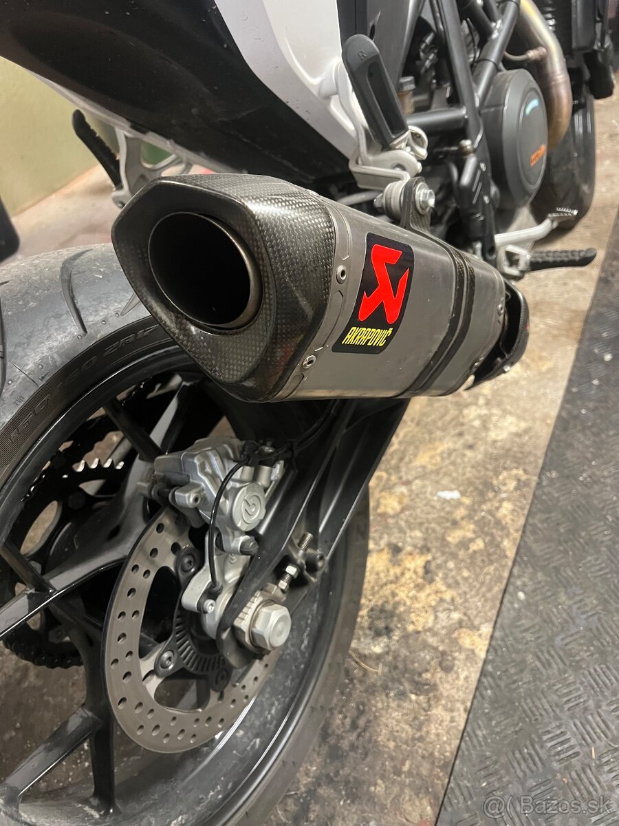 KTM DUKE 690 AKRAPOVIČ - 3