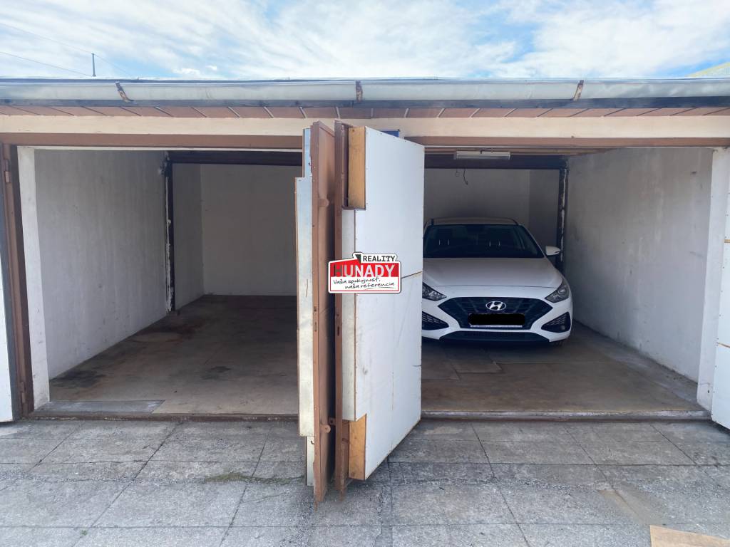 ZNÍŽENÁ CENA (36 m²) DVOJGARÁŽ ZÁPAD 1 - 3