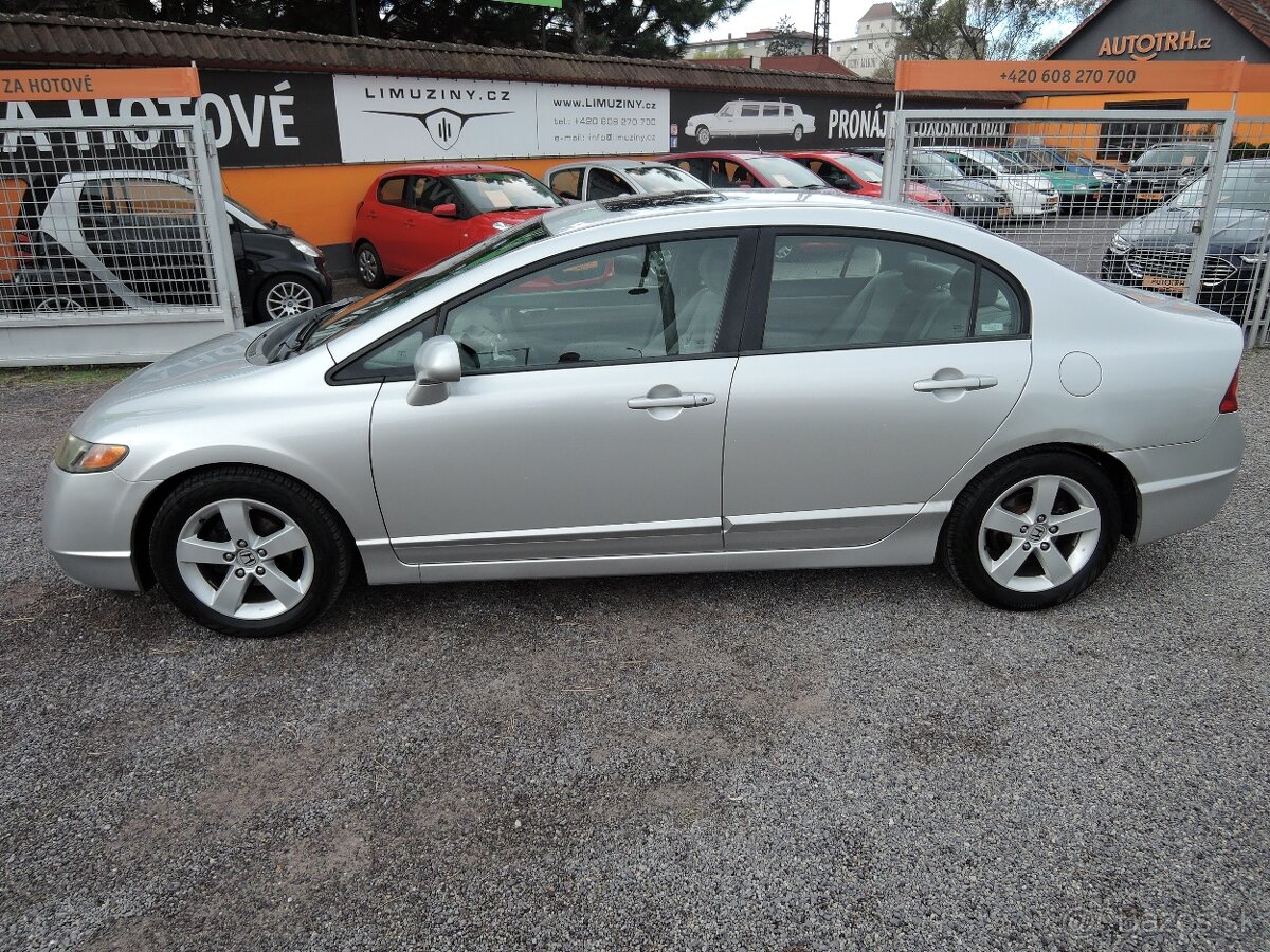 Honda Civic sedan 1,8 i-VTEC Aut. Šíbr 2006 - 3
