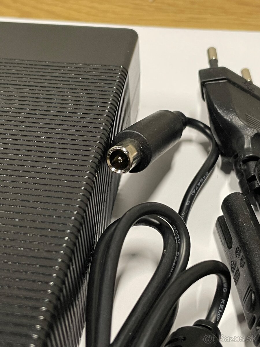 Nabíjačka elektrická kolobežka / elektrický skúter - 3