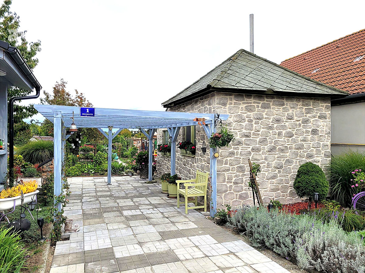 Zrekonštruovaný rodinný dom v tichom raji v Okoličnej na Ost - 3