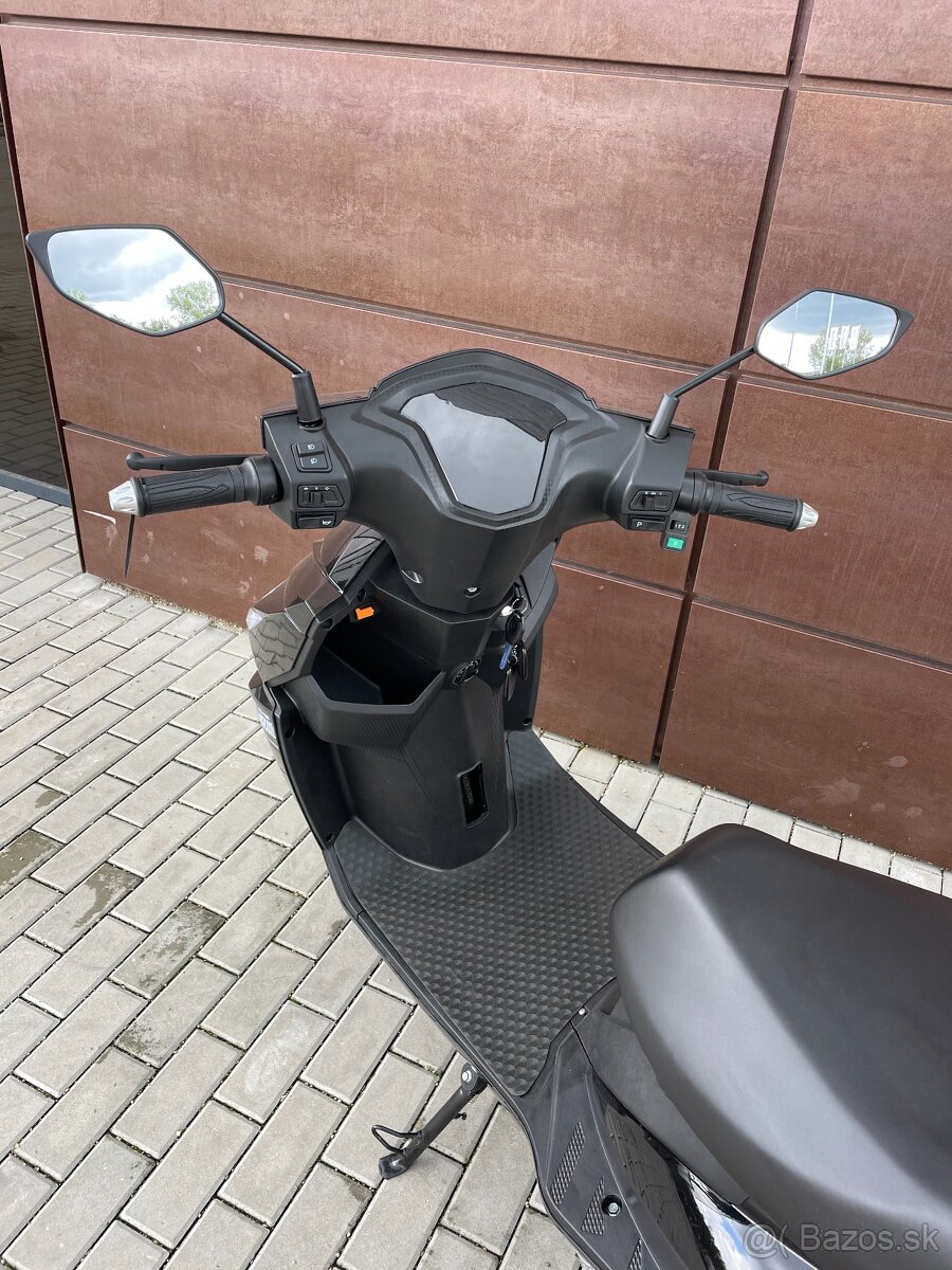 Elektroskútr - MoBee - M5 - 3