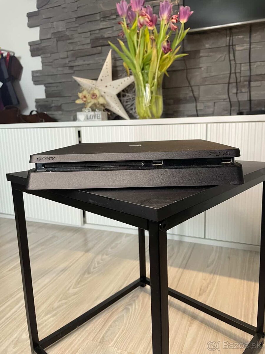 Playstation 4 Slim - 3