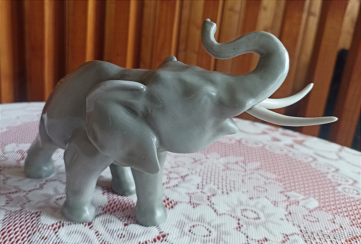 Slon - royal dux - 3