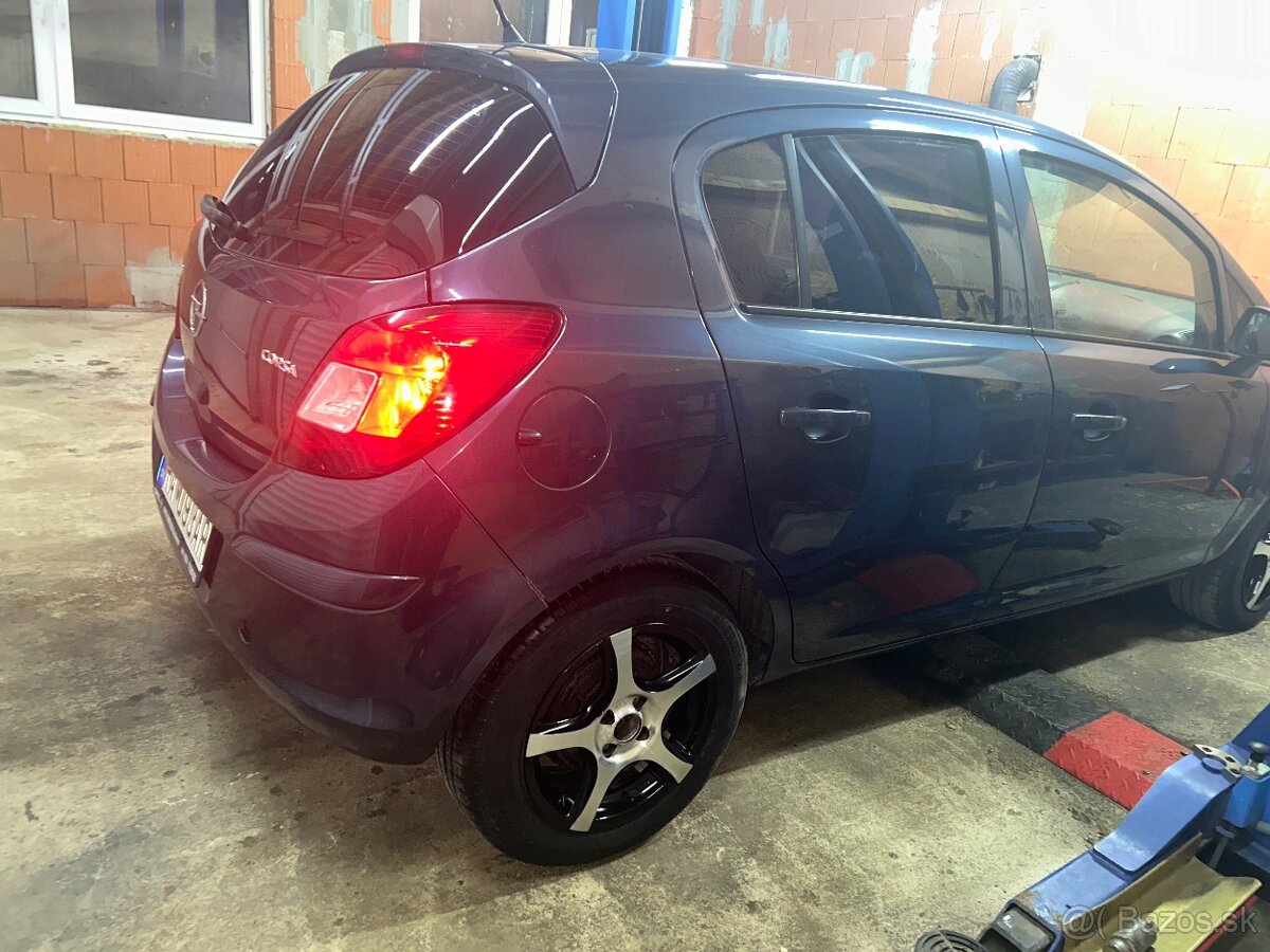 Predám opel corsa d rok2010 1.2 16v 59kw - 3