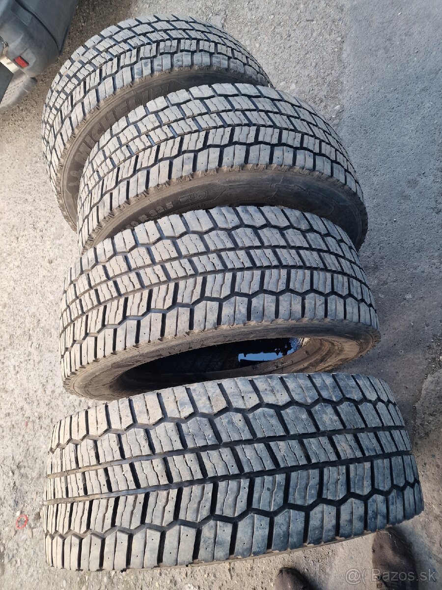• 295/60 R22.5 Michelin X Multi / záberové MEGA tahač - 3