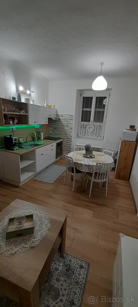 Prenájom 1.5 izbovy byt Malá Praha 2 - 3