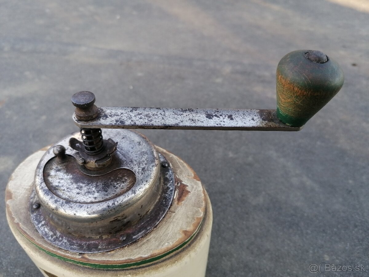 Predám starožitný mlynček B.D Garantie - 3