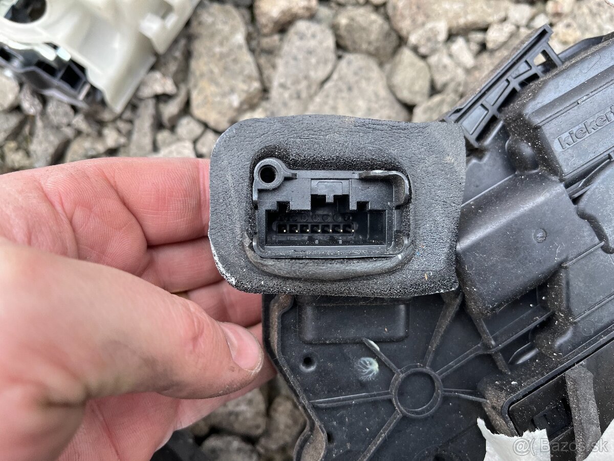 Škoda Rapid 12-17 zámok dverí, mechanizmus sťahovania okna - 3