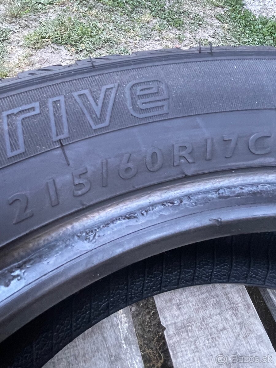 Dunlop 215/60 R17c letné - 3