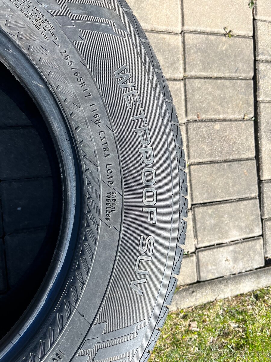Nokian 265/65r17 - 3