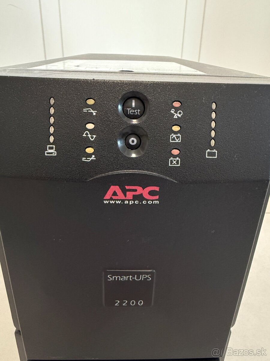 APC Smart-UPS 2200VA + Network Management Card - REZERVOVANÉ - 3