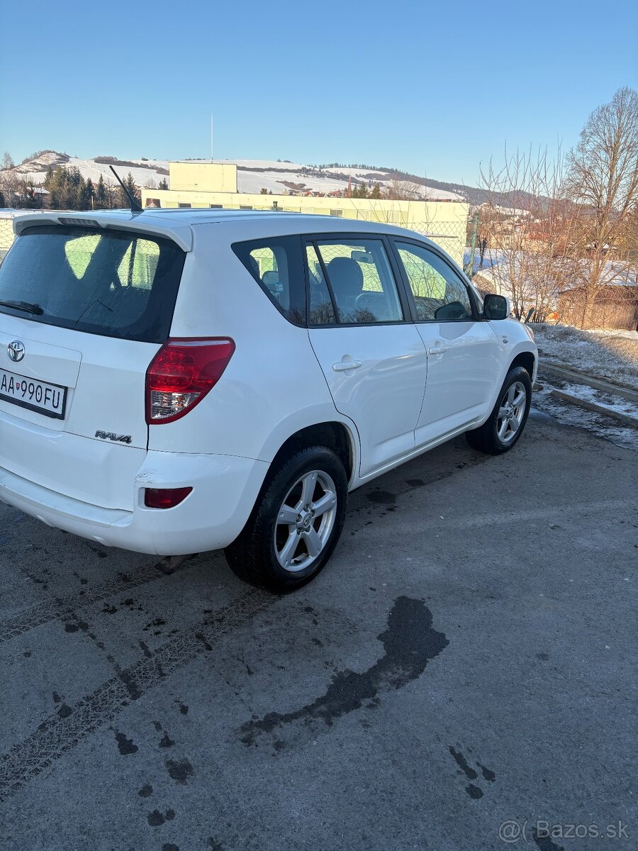 Predám Toyota Rav4 - 3