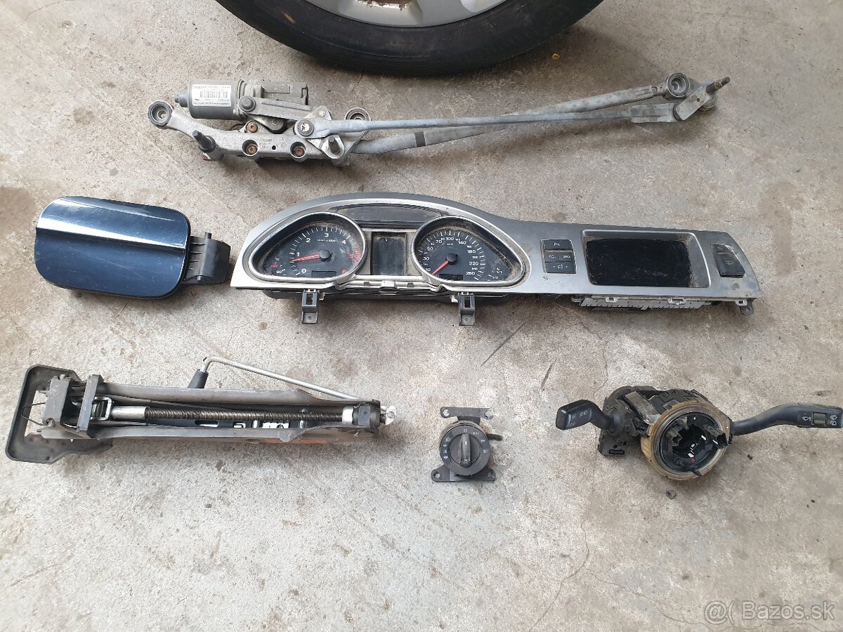 Audi Q7 sklo zadného kufra - 3