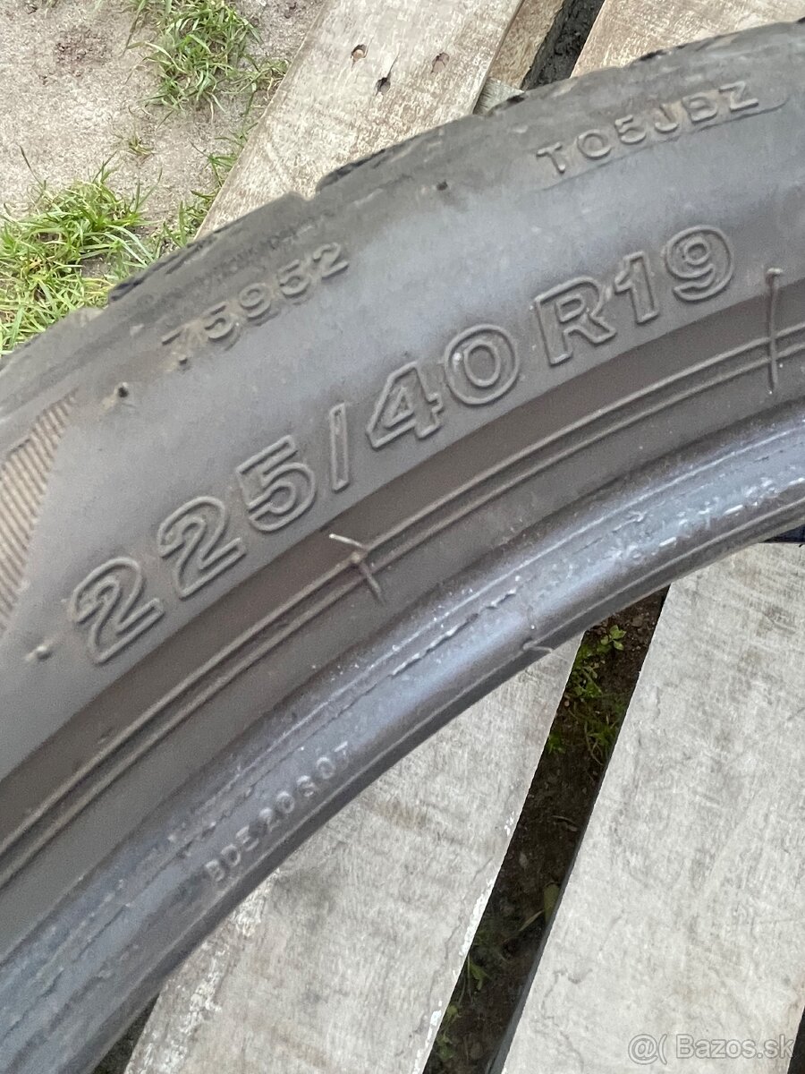 Bridgestone 225/40 R19 letné - 3