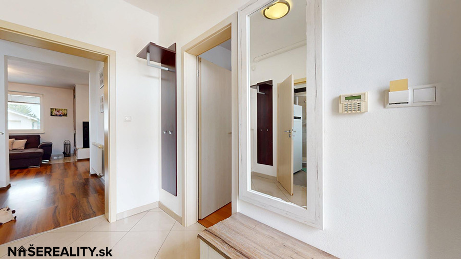 Na predaj: Moderný 5-izbový rodinný dom s bazénom, záhradou - 3