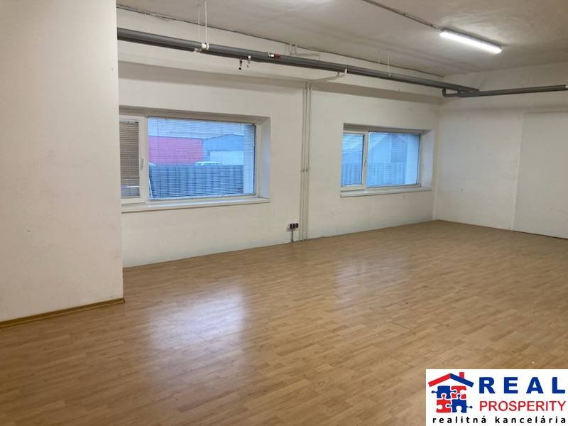 STROJNÍCKA: VOĽNÉ OBCHODNÉ priestory 48 m2 - PRÍZEMIE - 3