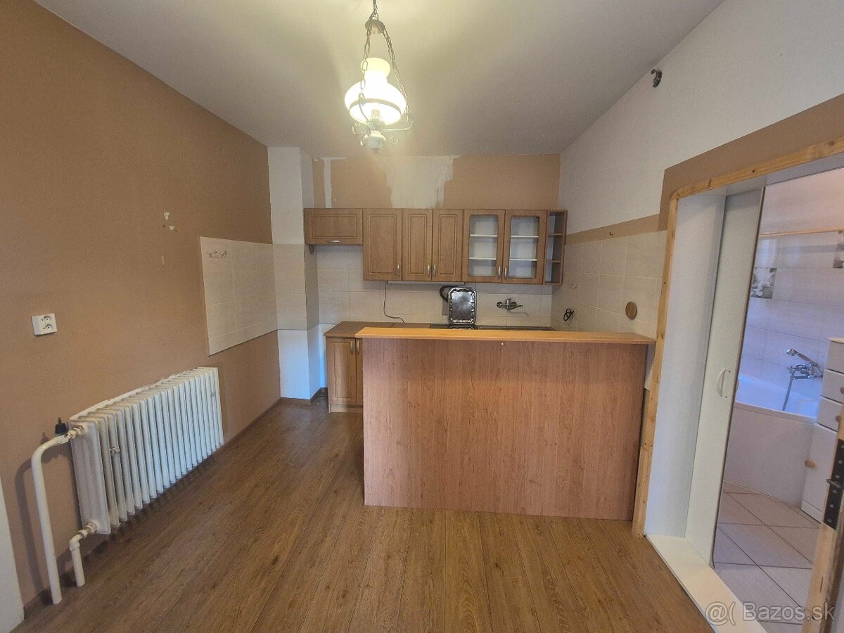 Predaj 2 izbový dom Valaská Belá pozemok 605 m2 - 3