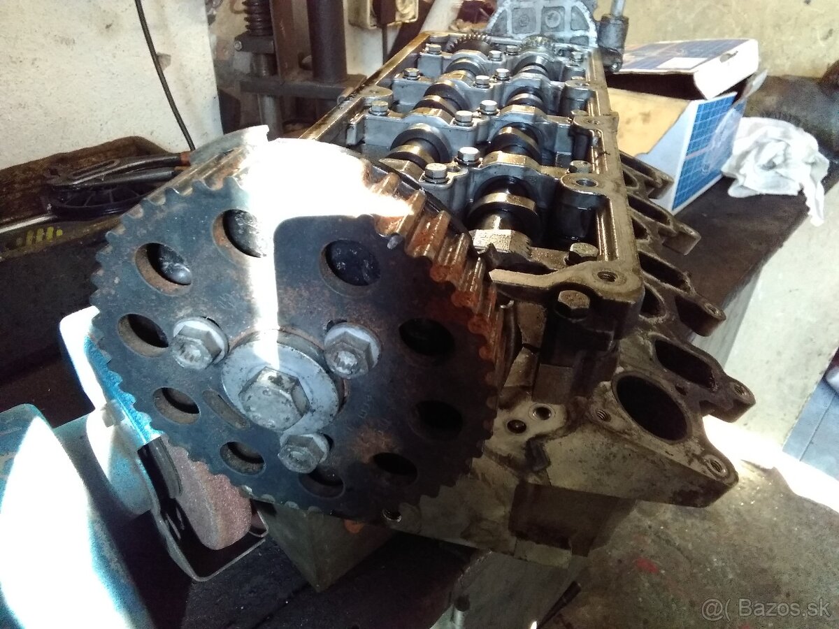 Predám hlavu motora na vw Passat B7 - 3