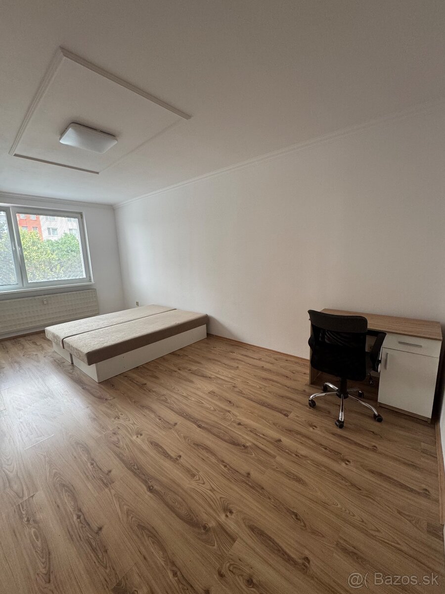 Veľký 4izbový byt na predaj - Škultétyho ulica v Nitre - 3