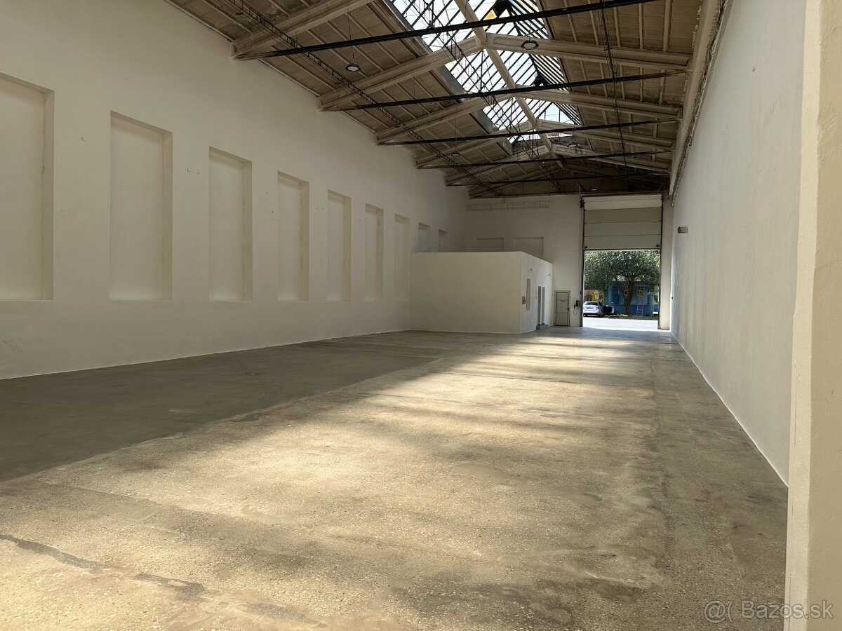 Skladové priestory v oplotenom areáli s vrátnikom - 3