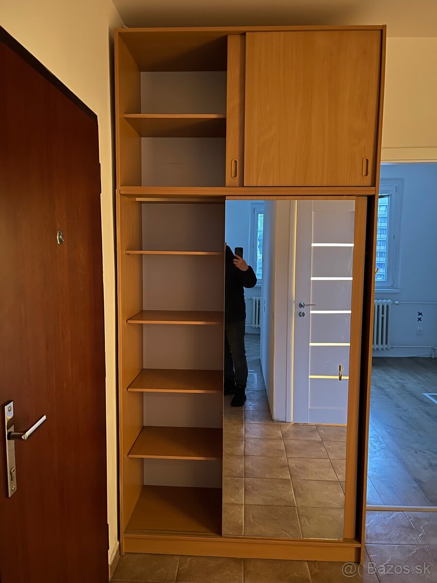 Šatníková skriňa: 24711845 - 3