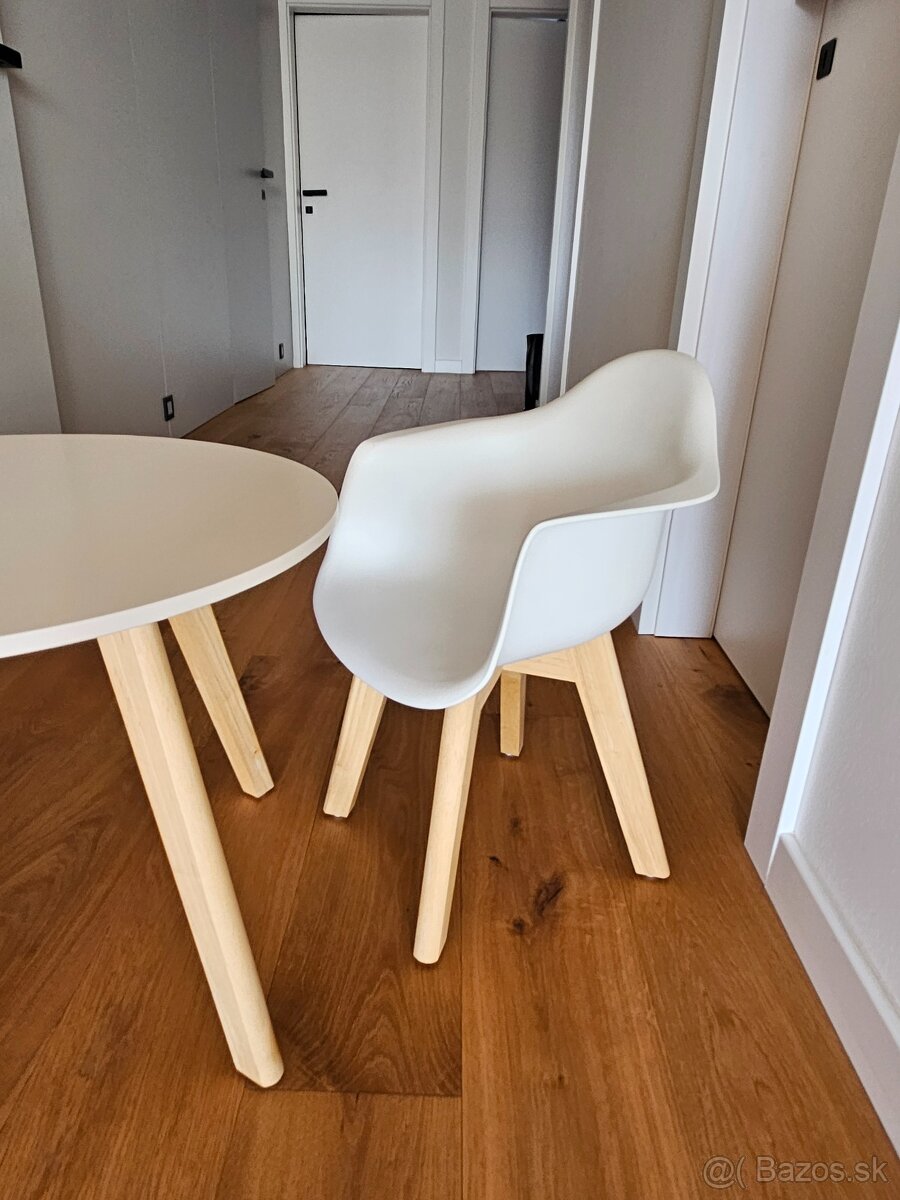 Detsky stol a stolicky - 3