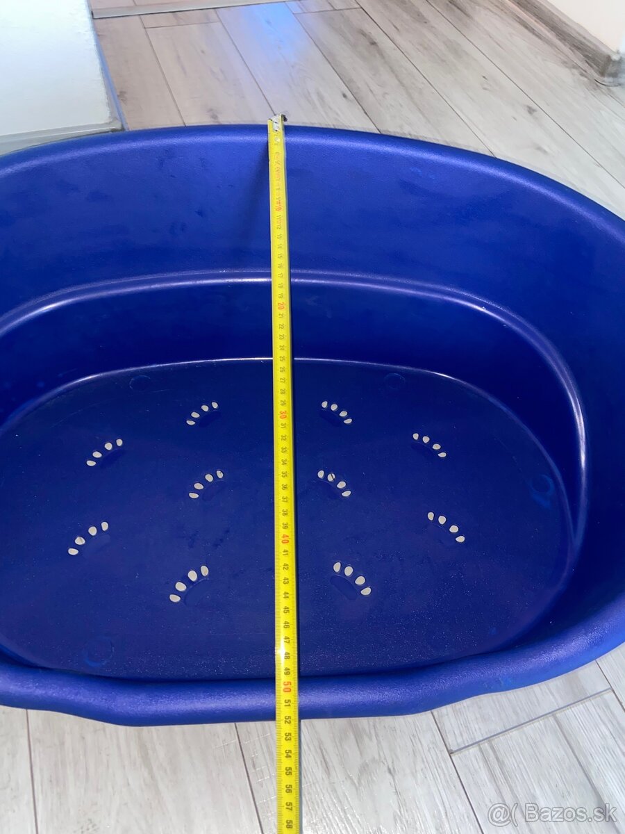 Modry plastový pelech - 3