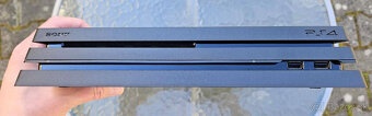 Predam velmi zachovalu PS4 Pro 1TB (CUH-7216B) - 3