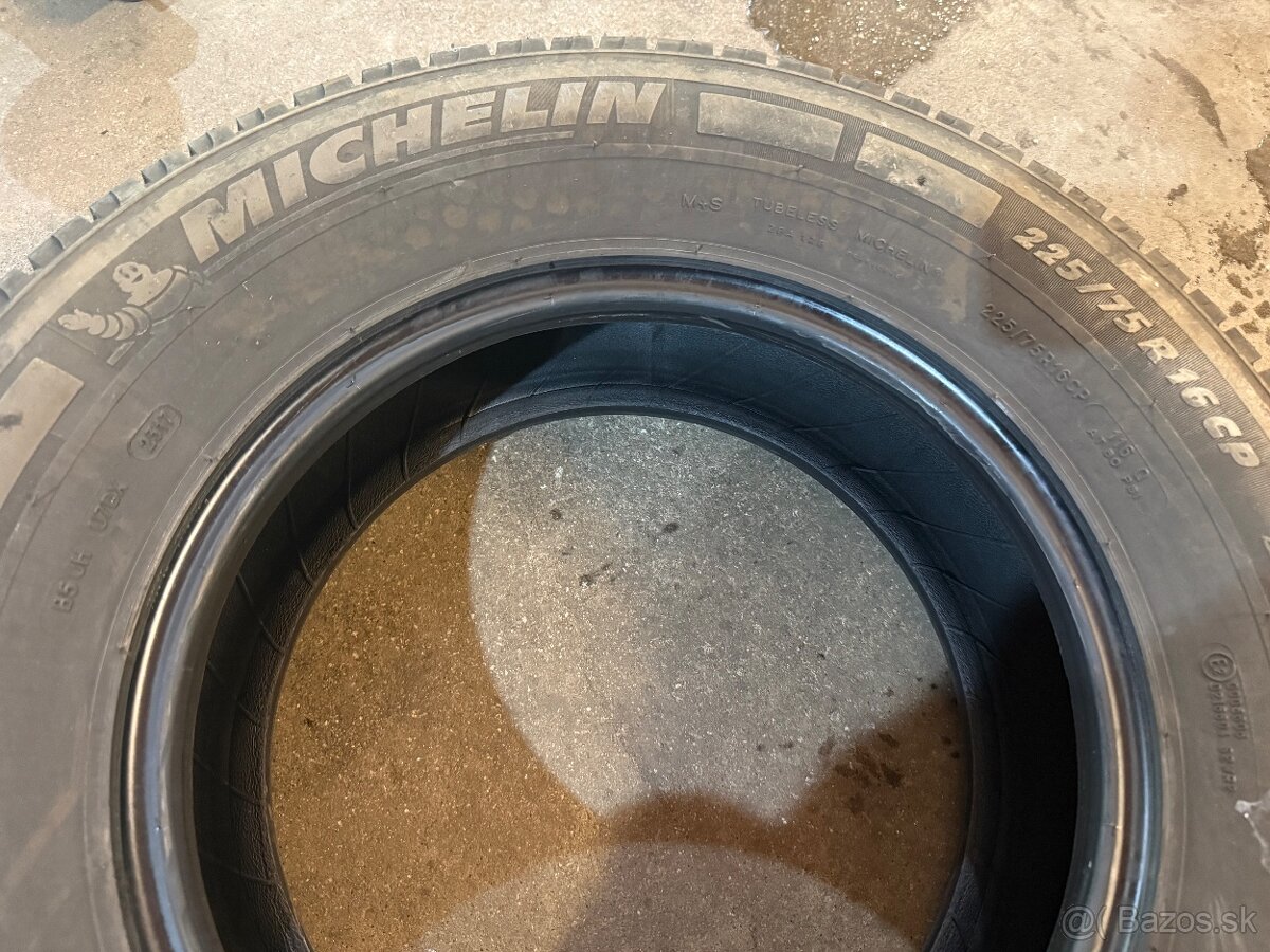 na predaj letne pneu 225/75r16C Michelin - 3