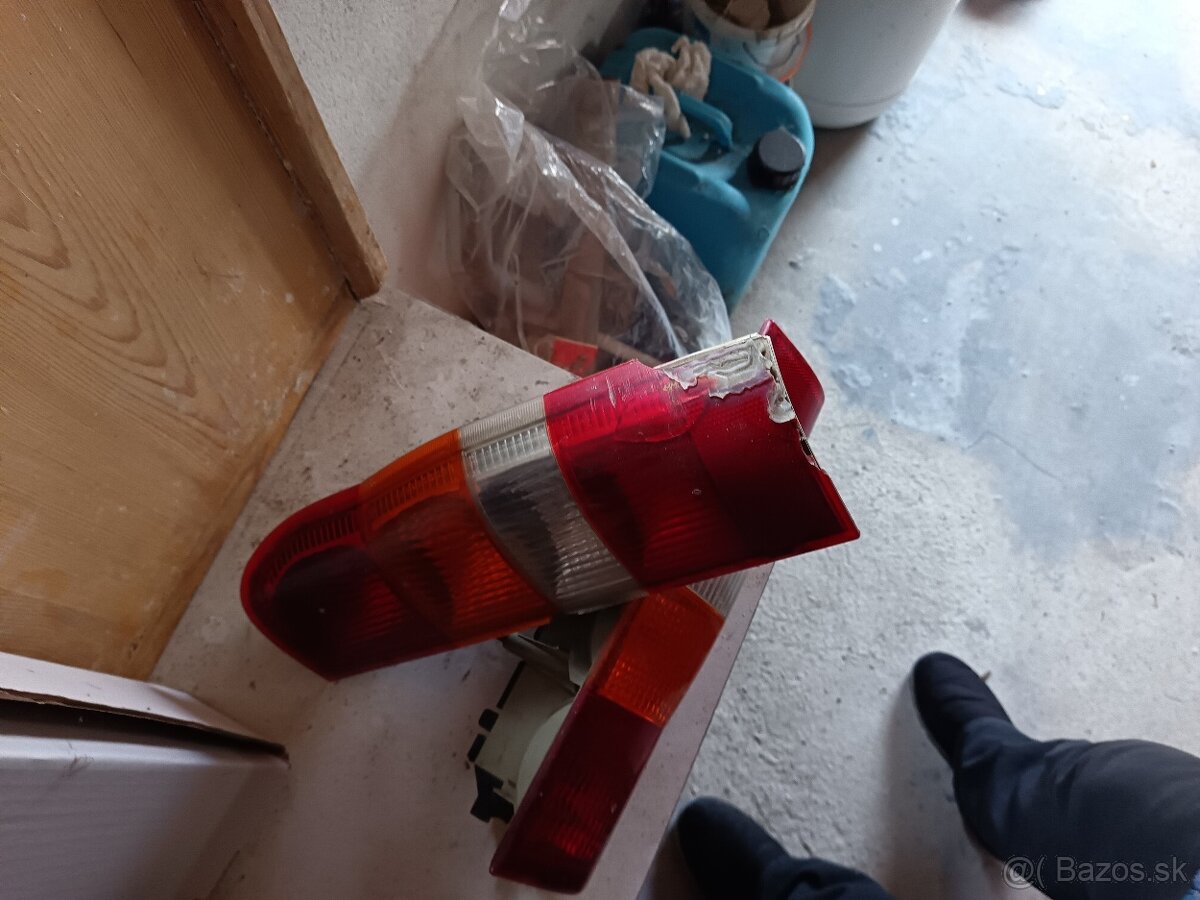 Kryt,sklo zadných svetiel tranzit - 3