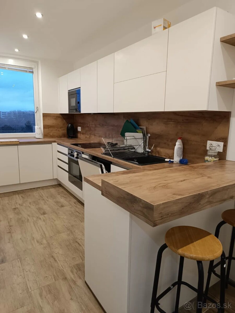 🏠 Prenájom 3-izbového bytu s loggiou na začiatku Petržalky - 3