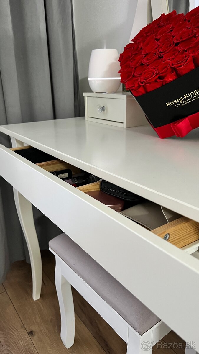 Kozmetický stolík - 3