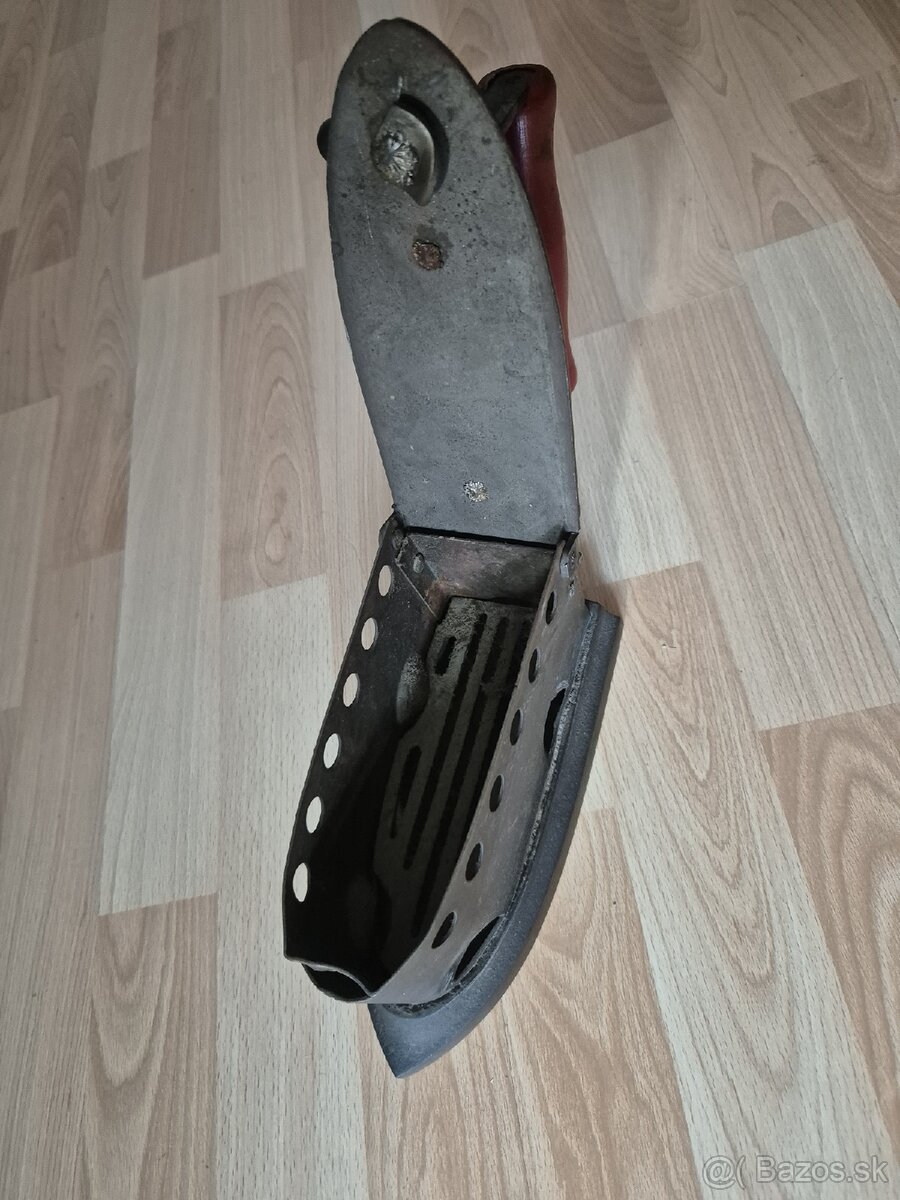 STAROŽITNÁ ŽEHLIČKA - 3