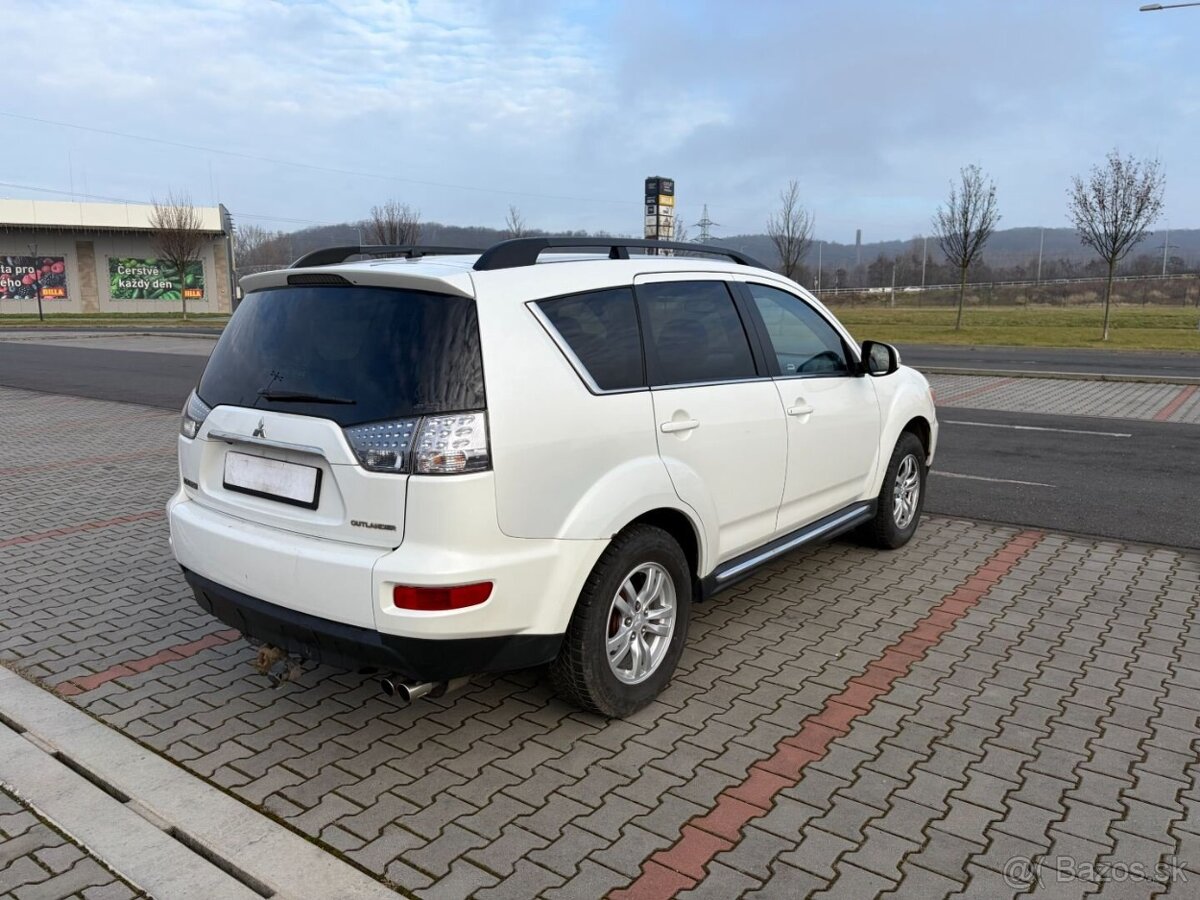 Mitsubishi Outlander 2.3 DiD 130kw 4x4 7 míst ČR - 3