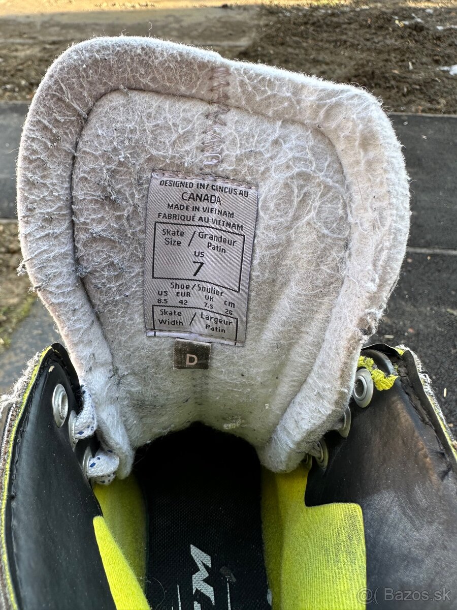 Korcule CCM tacks 9370 - 3