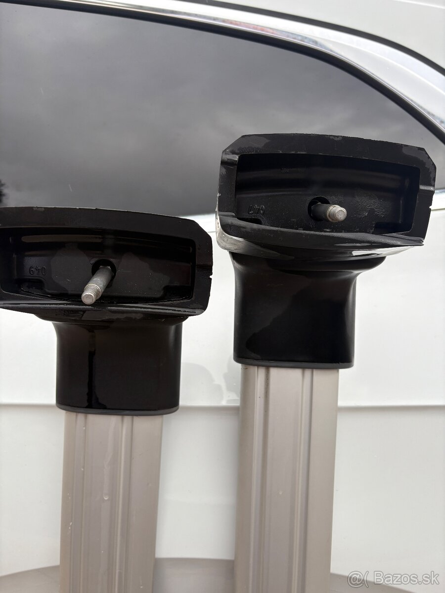 Predám priečniky Thule na Mercedes Benz Glc - 3