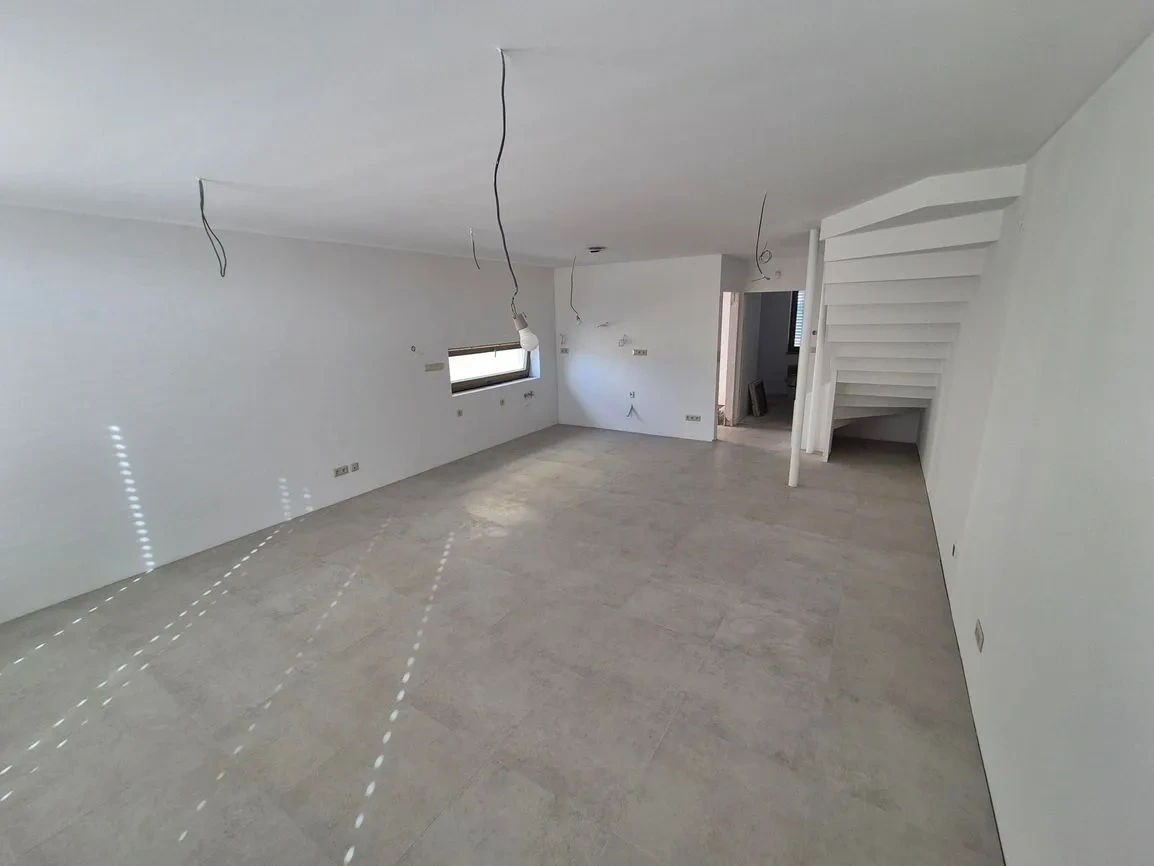 4 izbový byt v dvojdome so záhradou v Jarovciach - 3