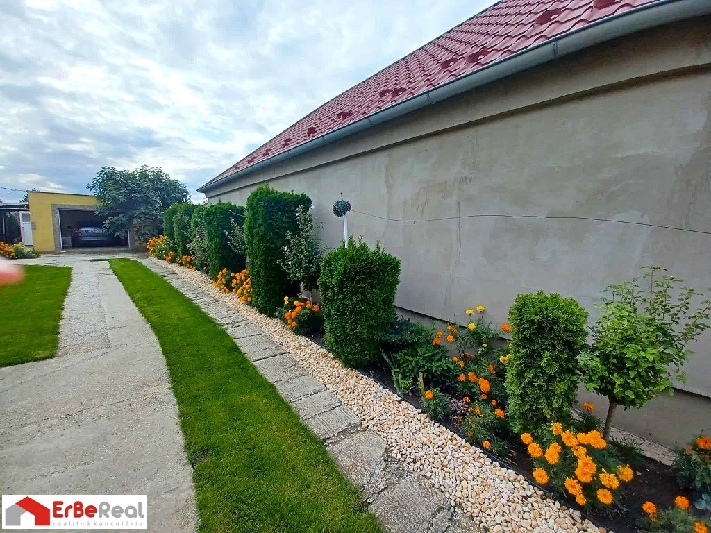 Predaj 3 izbového RD s altánkom, garážou a záhradou - 3