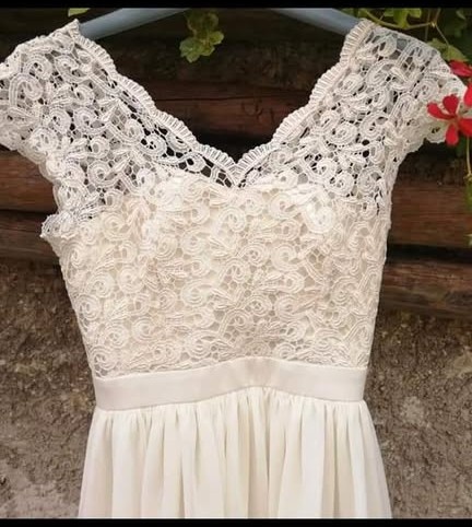 Spoločenské alebo svadobné šaty s folklórnou krajkou XS - 3