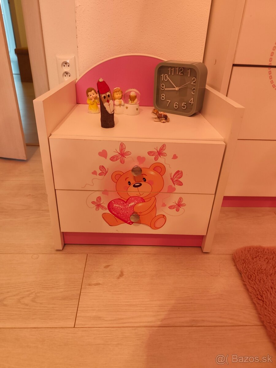 Dievčenské skriňa - 3