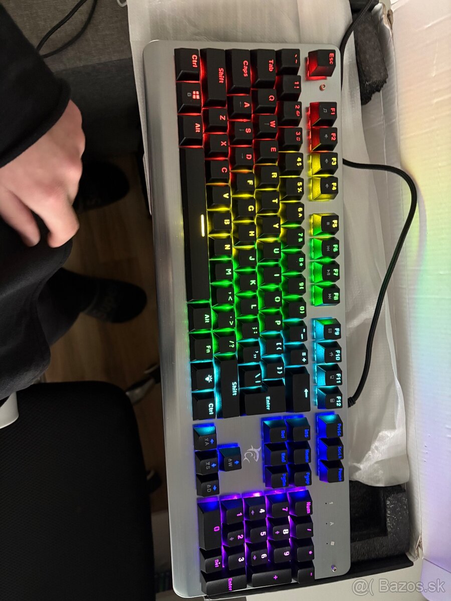 Herná mechanická klávesnica - 3