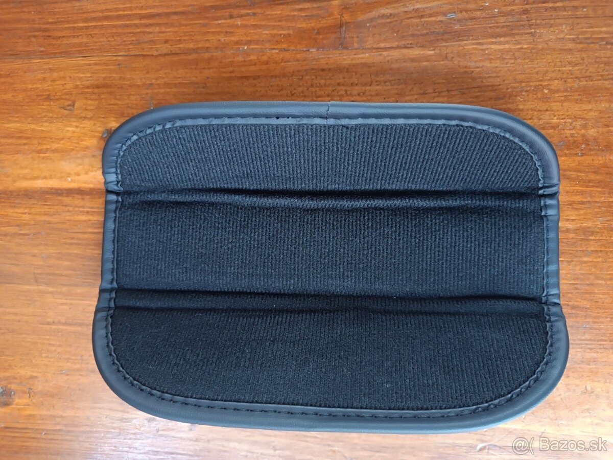 Predám kožene návleky na bezpečnostný pas s logom Passat - 3