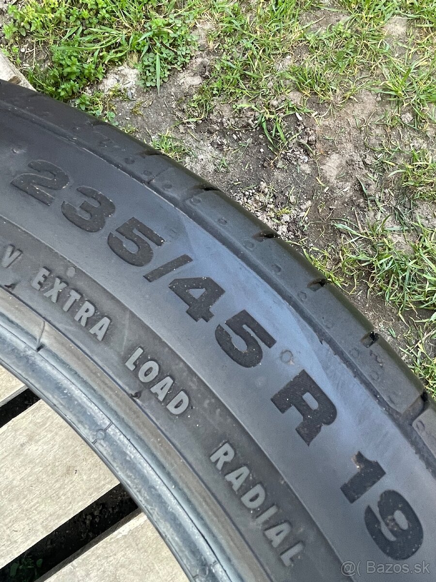 Continental 235/45 R19 letné - 3
