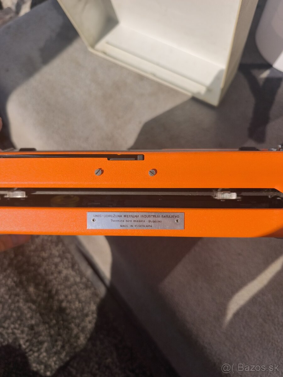 UNIS tbm de Luxe – oranžová písacia mašina, s obalom - 3
